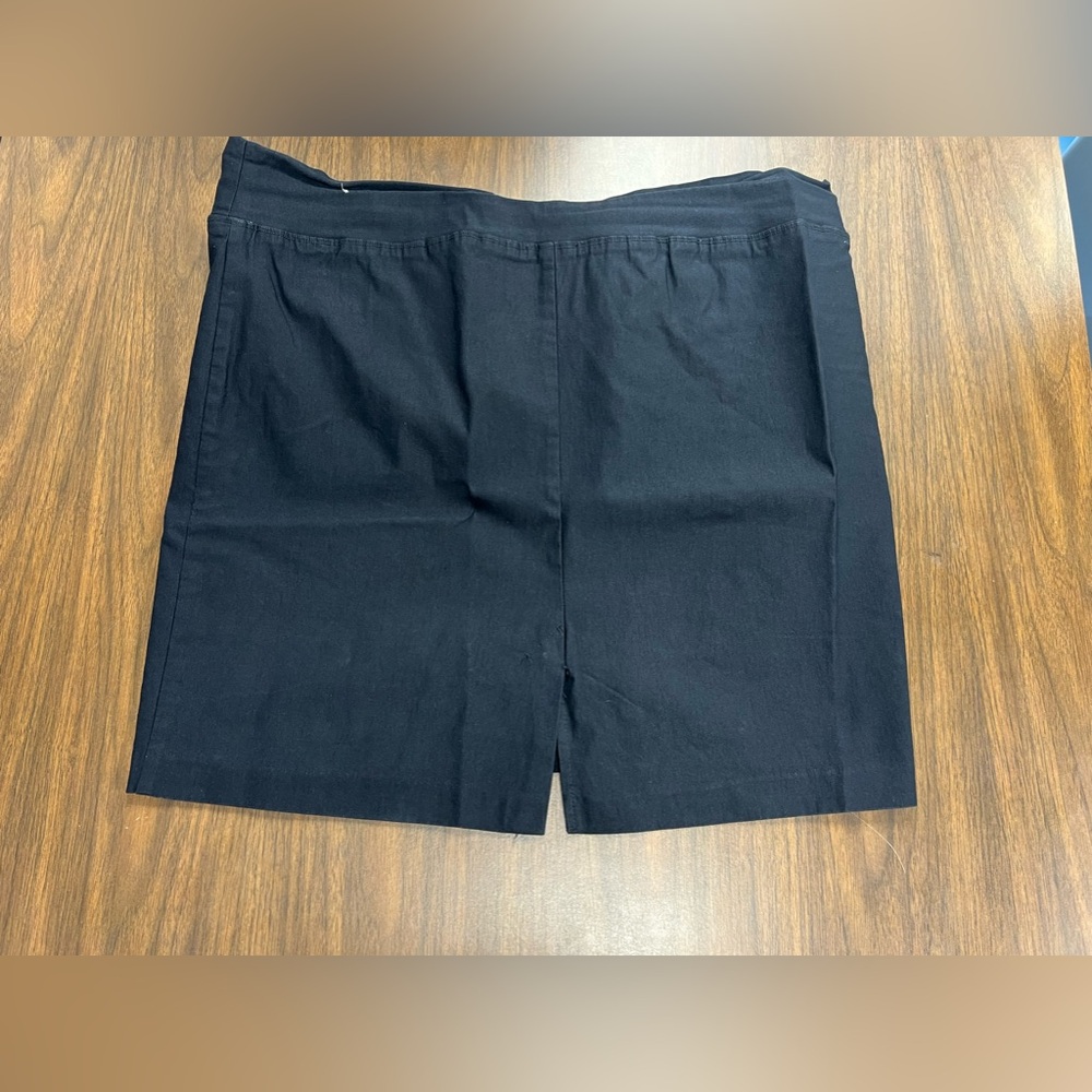 Maurice’s plus pencil skirt. Slit on back. Size 2